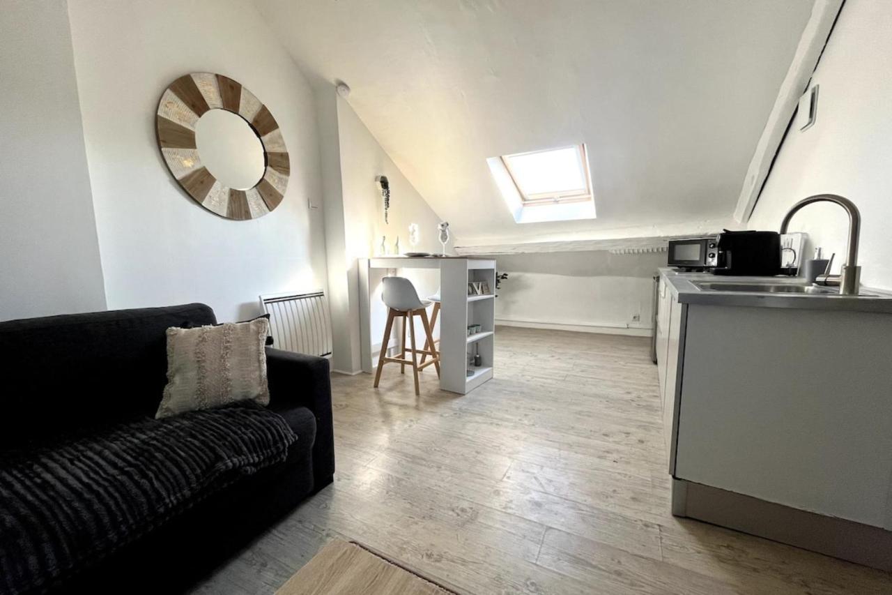 The Little French Studio - Fontainebleau Appartement Buitenkant foto