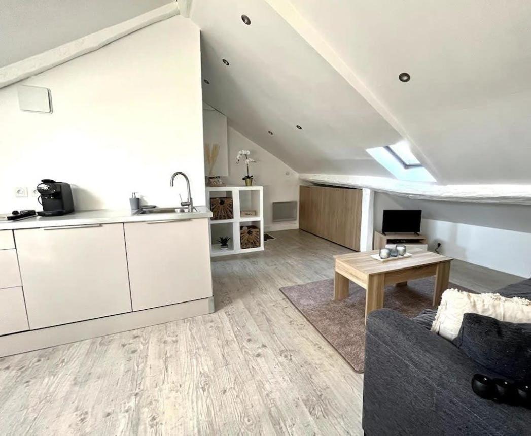 The Little French Studio - Fontainebleau Appartement Buitenkant foto